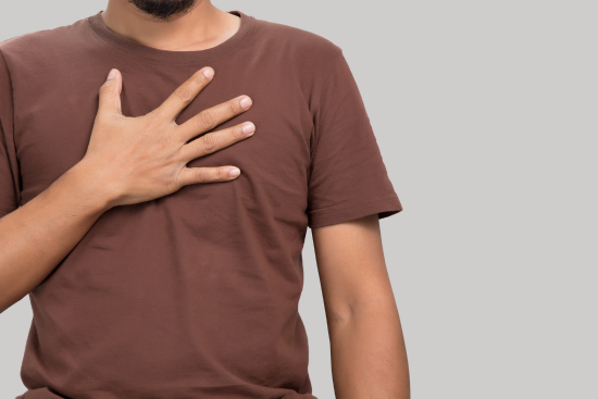 male with hand to chest | heartburn treatment options